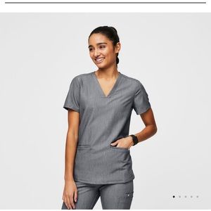 Figs Casma Three-Pocket Scrub Top Graphite XS